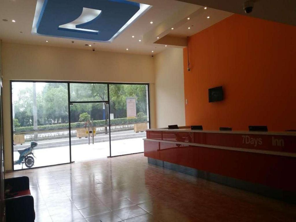 7 Days Minhang Dongchuan Road Jiaotong 2* Shanghai